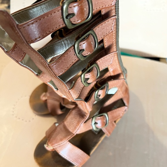 Joyfolie Gladiators size 9 EUC - Picture 3 of 8